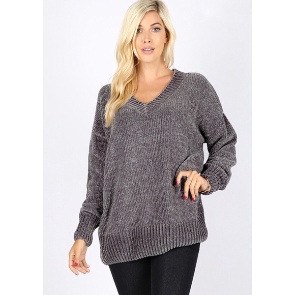 Oversized V-Neck Sweater - Picture 4 of 4